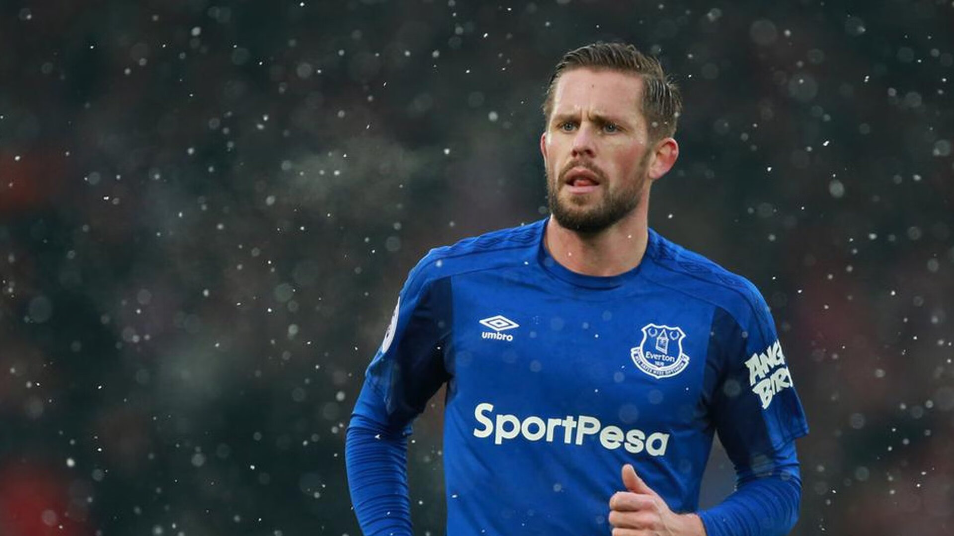 伊朗队后卫佩雷斯在巴黎奥运会上表现出色，伊朗足球运动员