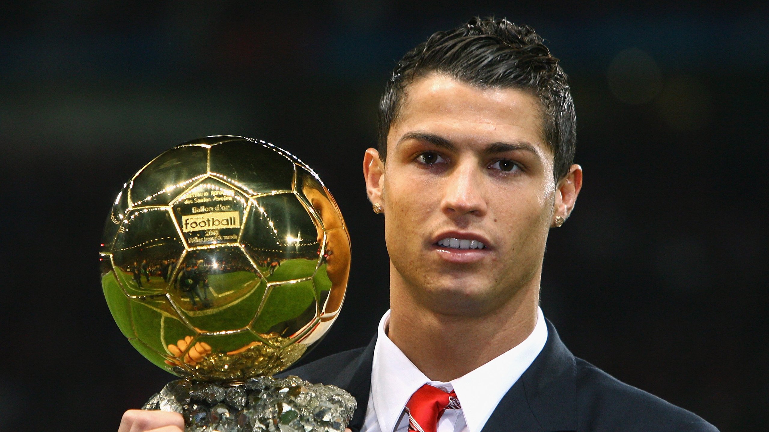 足球场馆智慧灯光系统实现智能调控，足球场照明灯具布置